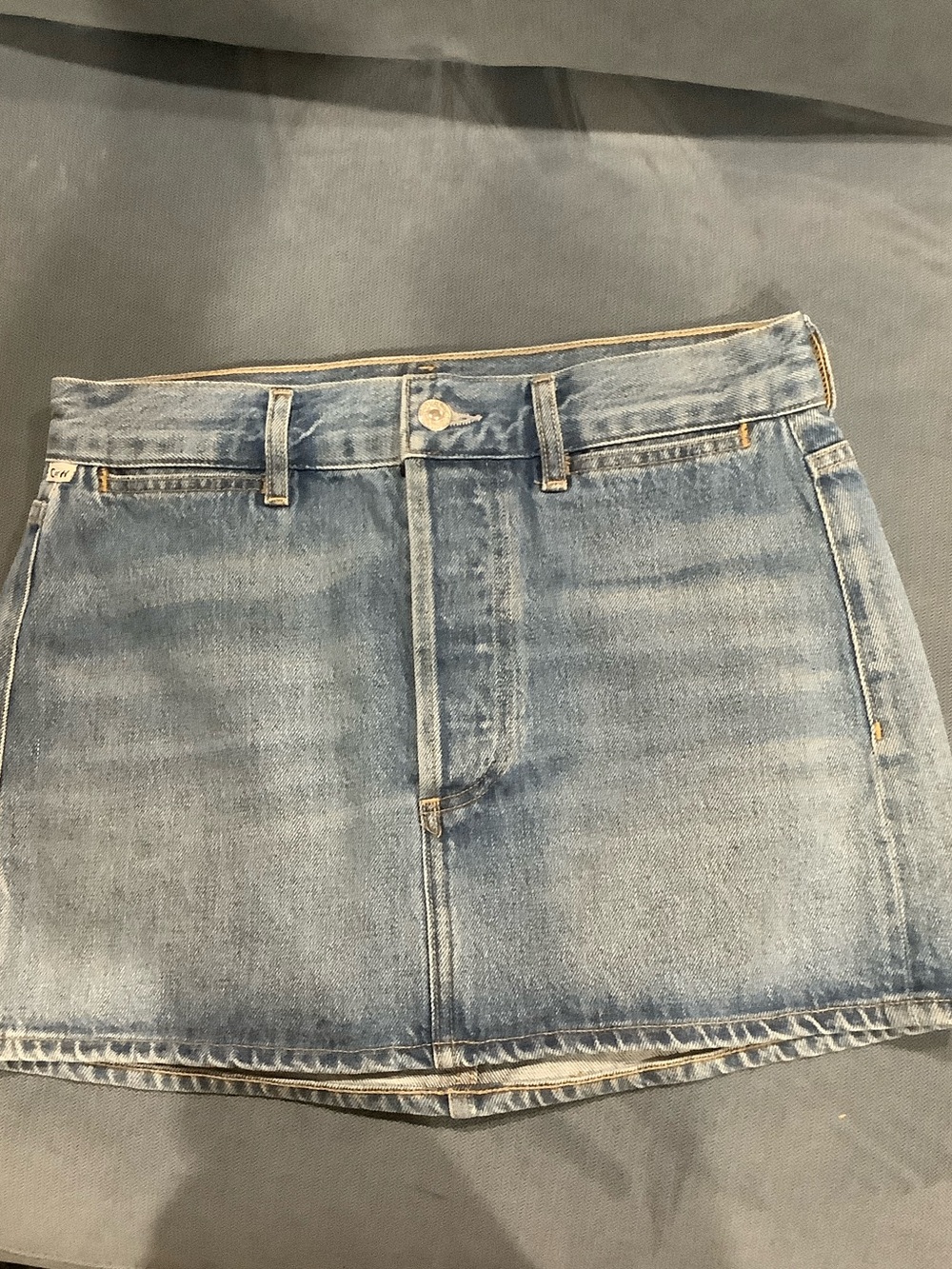 Citizens Of Humanity blue denim waist label detail